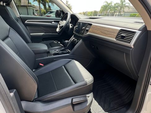 Used 2022 Volkswagen Atlas SE w/ Panoramic Sunroof Package FWD image 18