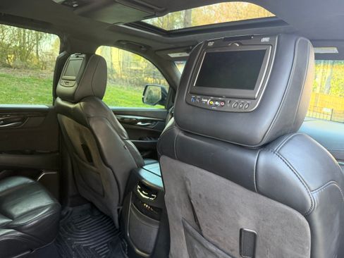 Used 2015 Cadillac Escalade ESV Platinum image 15