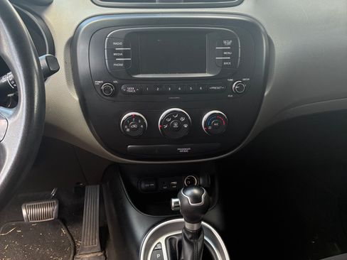 Used 2018 Kia Soul FWD image 12