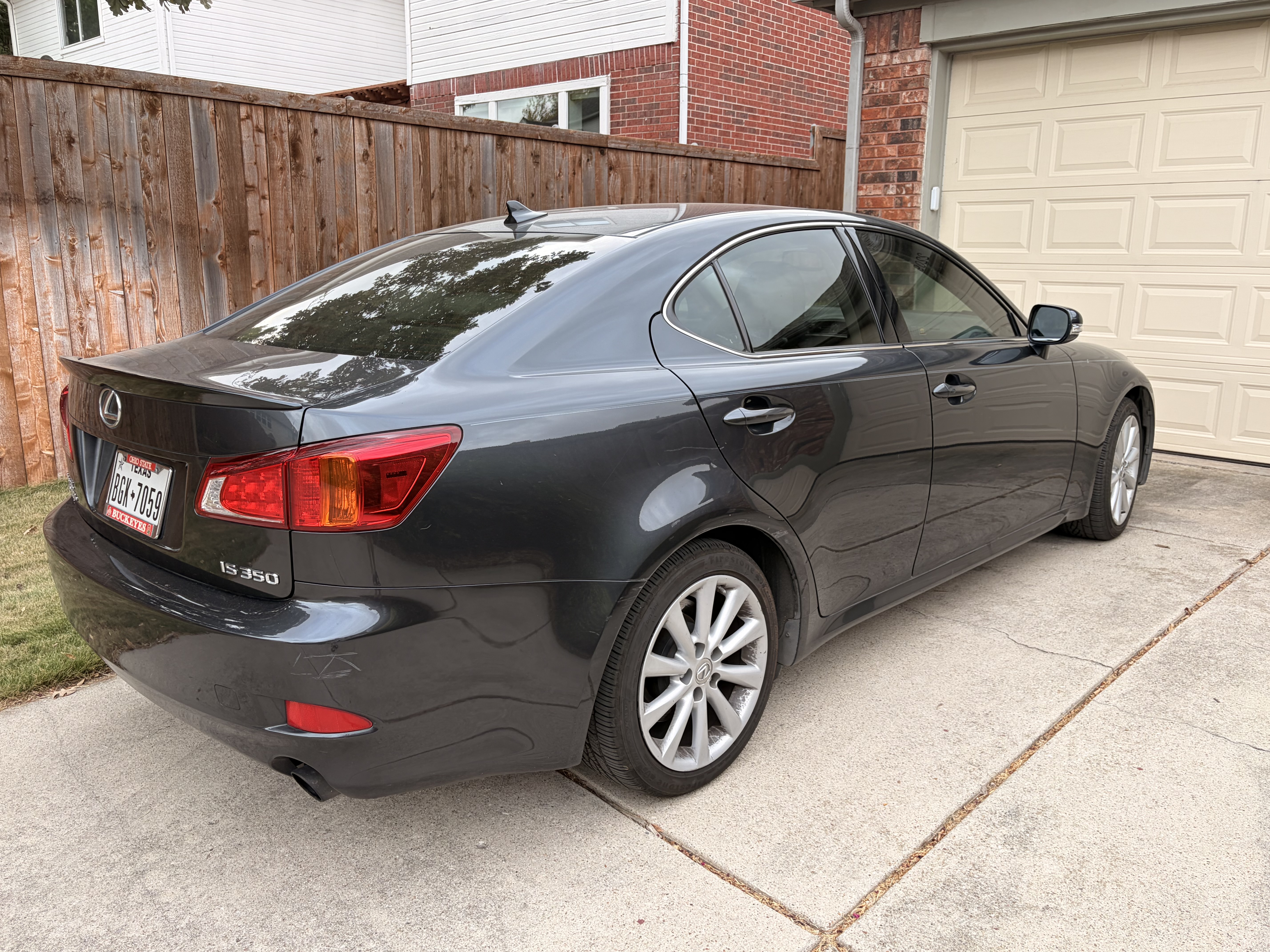 Used 2010 Lexus IS 350 w/ Preferred Accessory Package RWD image 5