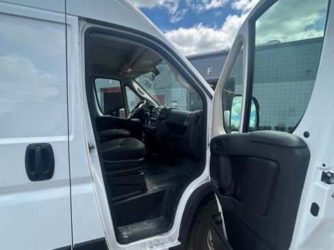 Used 2021 RAM ProMaster 2500 w/ Convenience Group FWD image 10