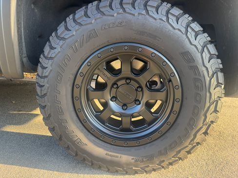 Used 2024 GMC Sierra 1500 AT4 w/ Technology Package image 8