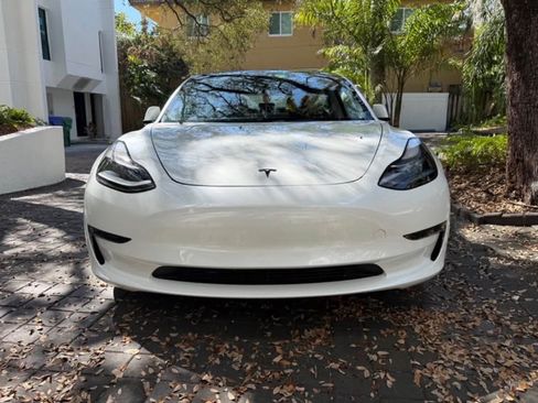 Used 2023 Tesla Model 3 Standard Range image 1