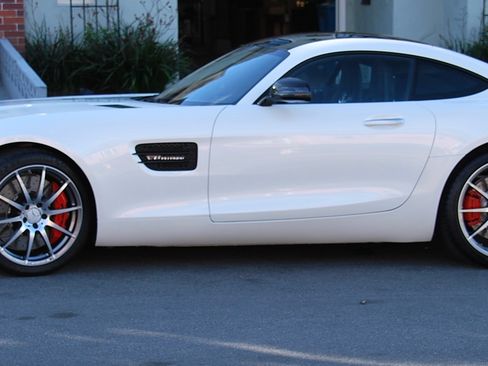 Used 2017 Mercedes-Benz AMG GT S image 2