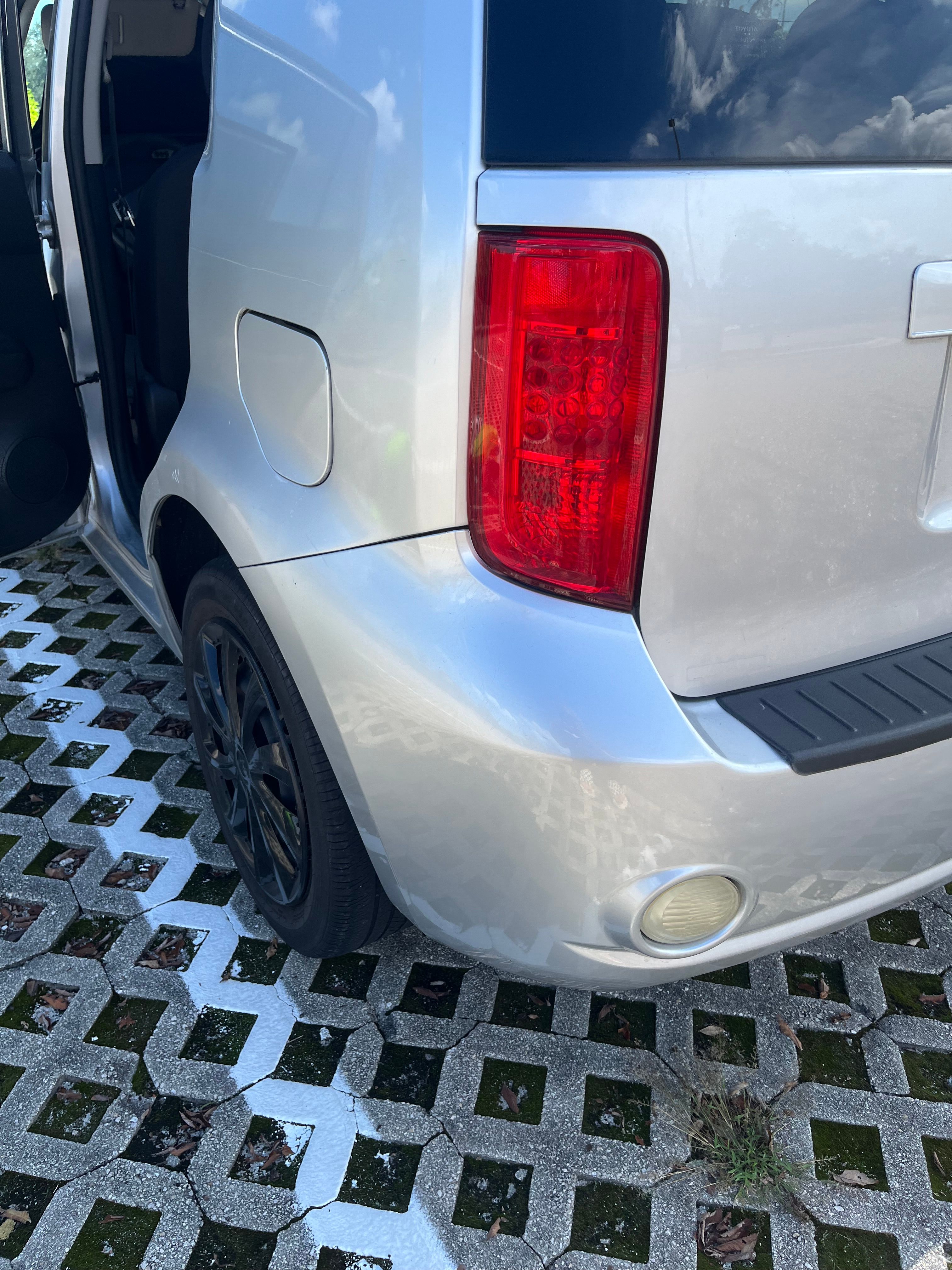 Used 2010 Scion xB FWD image 17