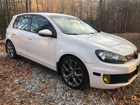 Used 2014 Volkswagen GTI Wolfsburg Edition image 2