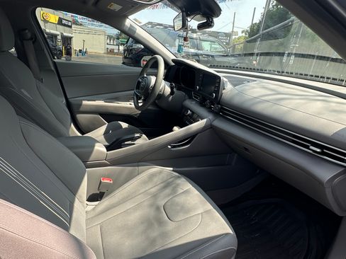 Used 2023 Hyundai Elantra SEL FWD image 17
