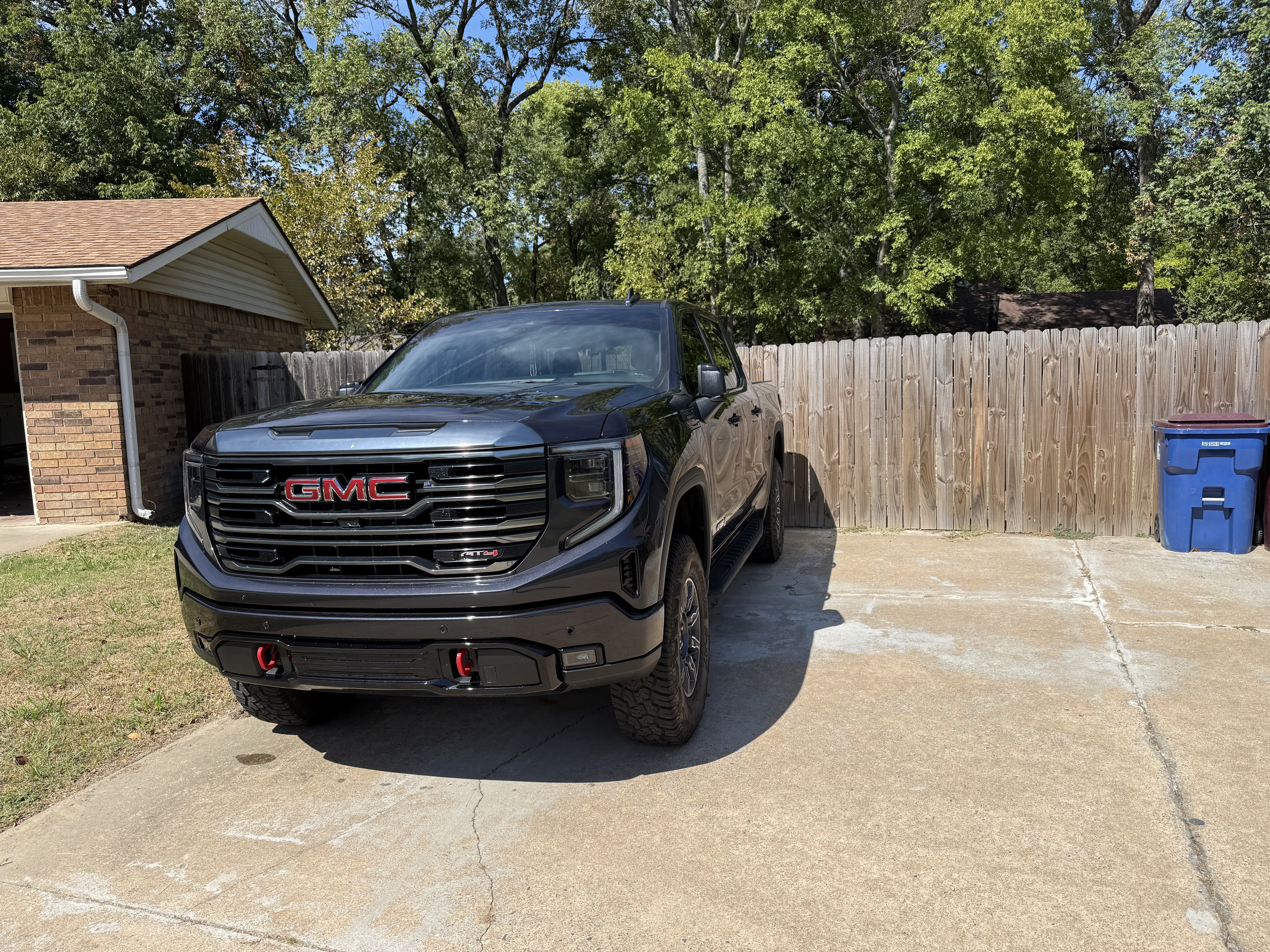 Used 2024 GMC Sierra 1500 AT4 w/ Technology Package AWD/4WD image 2