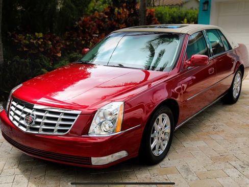Used 2011 Cadillac DTS Luxury image 1