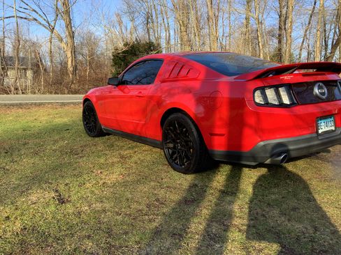 Used 2010 Ford Mustang GT Premium image 2