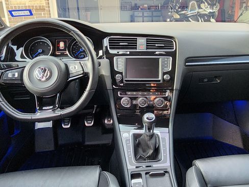 Used 2016 Volkswagen Golf 4-Door image 14