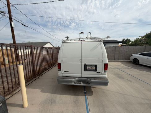 Used 2001 Ford E-150 and Econoline 150 RWD image 4
