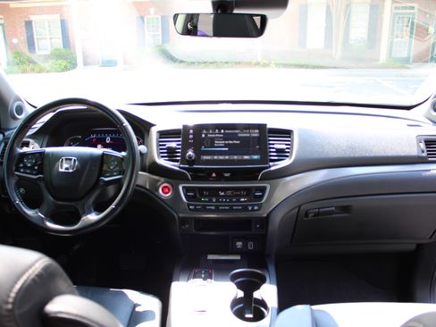 Used 2021 Honda Pilot Special Edition image 2