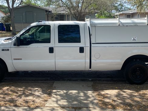 Used 2004 Ford F250 XL image 4