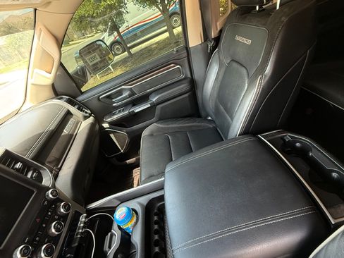 Used 2019 RAM 1500 Laramie AWD/4WD image 16