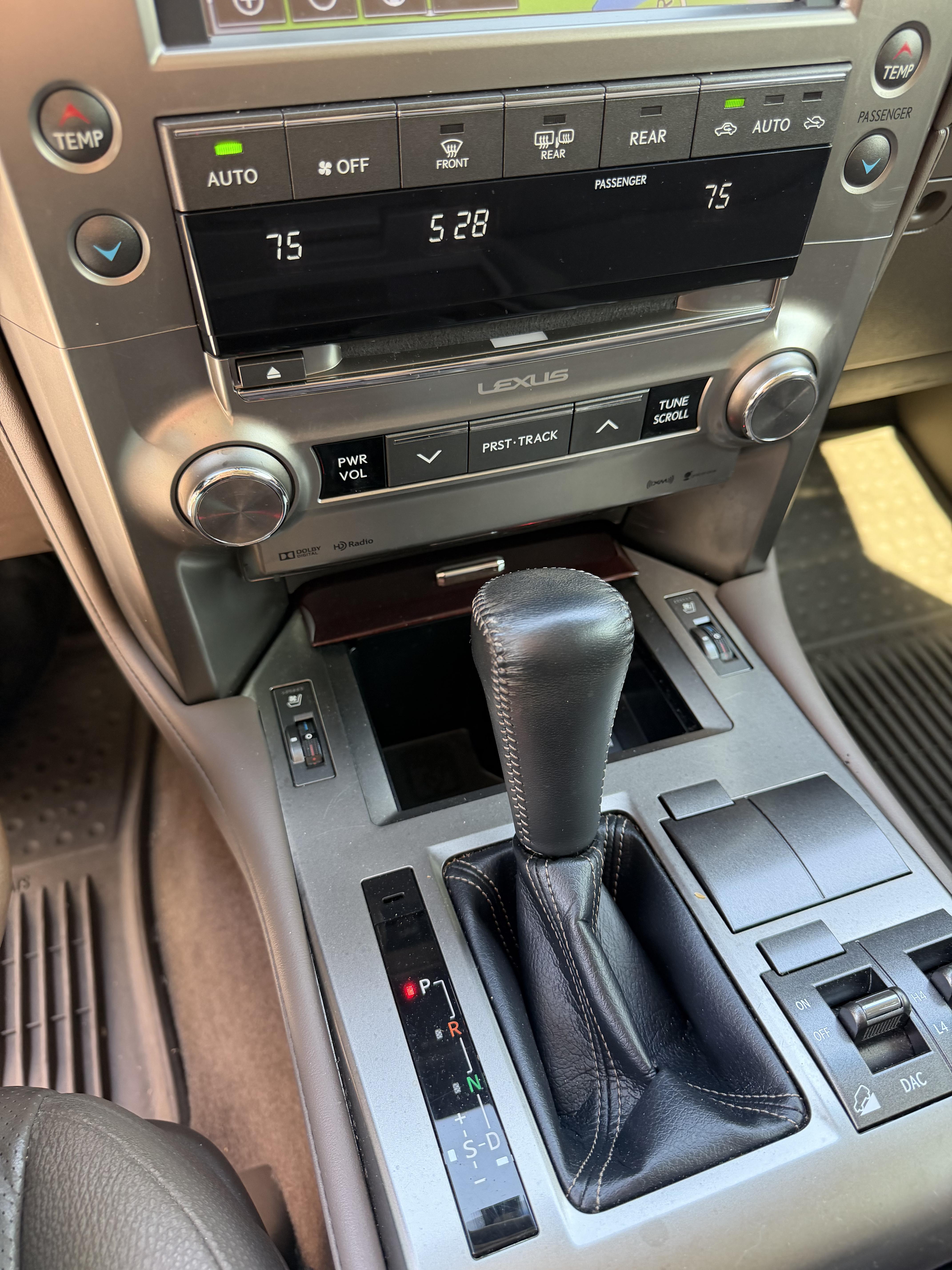 Used 2015 Lexus GX 460 w/ Premium Package AWD/4WD image 16