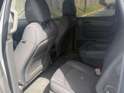 Used 2016 Chevrolet Traverse LT w/ Style and Technology Package image 8