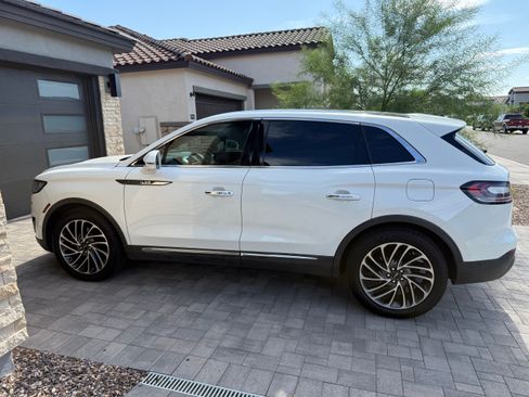 Used 2020 Lincoln Nautilus Reserve FWD image 2