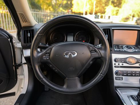 Used 2013 INFINITI G37 Sport w/ Premium Pkg image 10