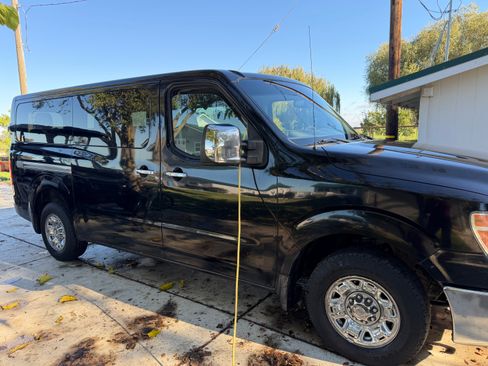 Used 2013 Nissan NV 3500 SL w/ Technology Pkg image 1