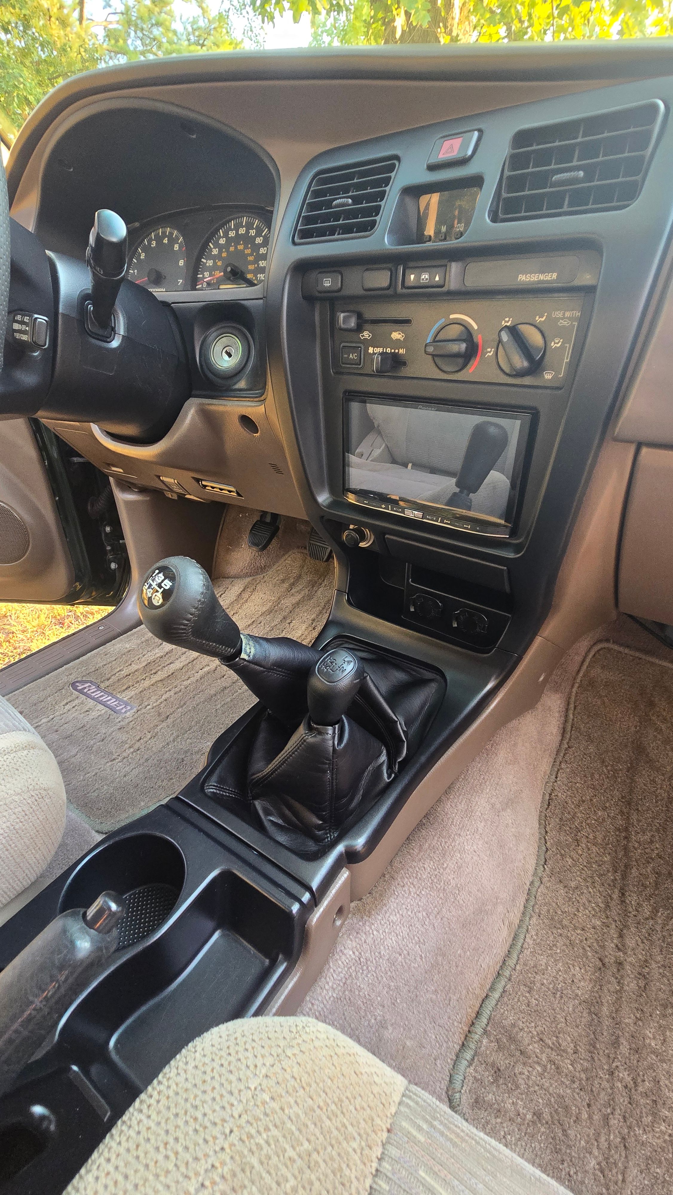 Used 2000 Toyota 4Runner SR5 AWD/4WD image 23