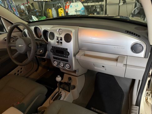 Used 2006 Chrysler PT Cruiser image 2