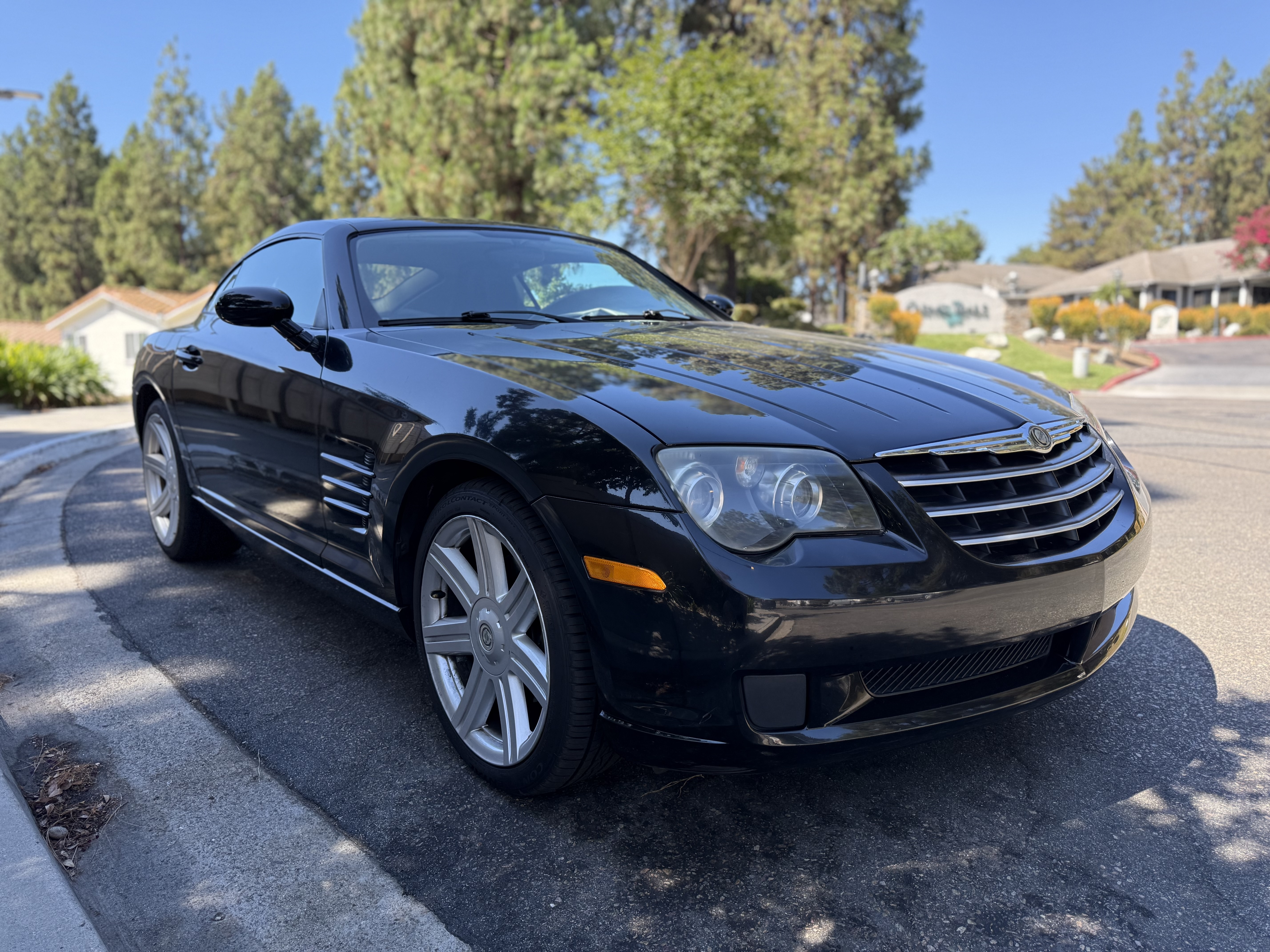 Used 2005 Chrysler Crossfire Coupe RWD image 2