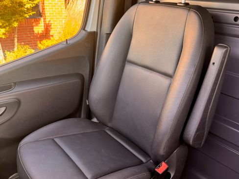 Used 2019 Mercedes-Benz Sprinter 2500 image 14