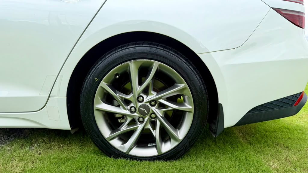 Used 2022 Genesis G70 2.0T RWD image 9