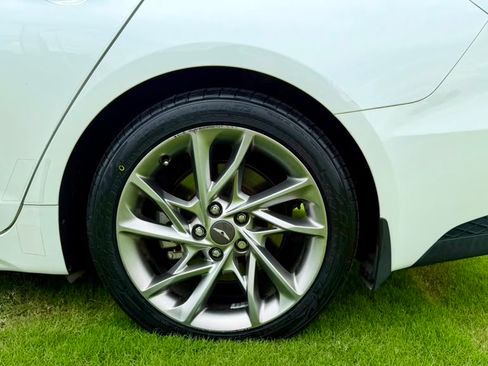 Used 2022 Genesis G70 2.0T RWD image 9