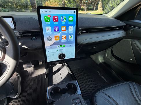 Used 2021 Ford Mustang Mach-E Premium image 11