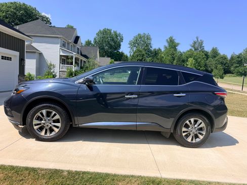 Used 2018 Nissan Murano SV AWD/4WD image 2