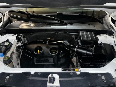 Used 2013 Land Rover LR2 HSE image 17