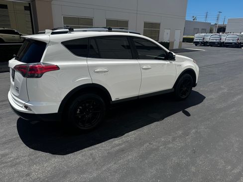 Used 2018 Toyota RAV4 XLE w/ Convenience Package AWD/4WD image 5