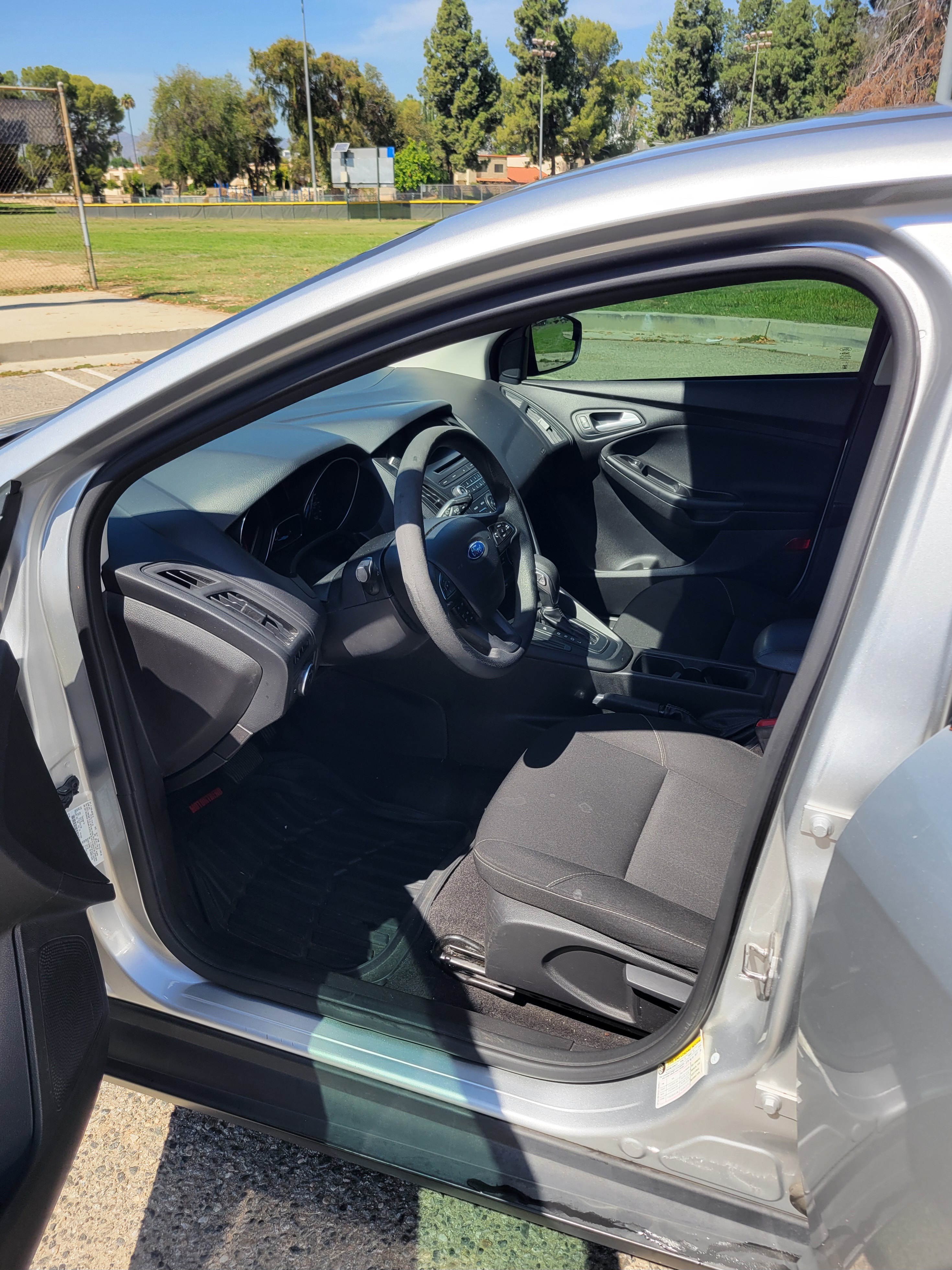 Used 2017 Ford Focus SE FWD image 6
