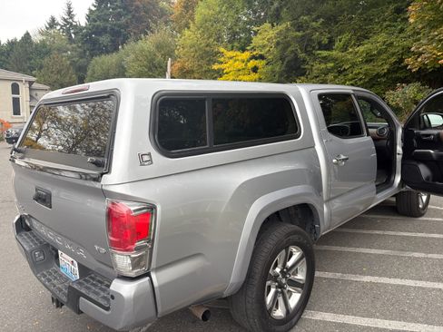 Used 2017 Toyota Tacoma Limited w/ Tow Package image 8