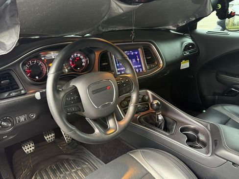 Used 2017 Dodge Challenger R/T Plus image 17