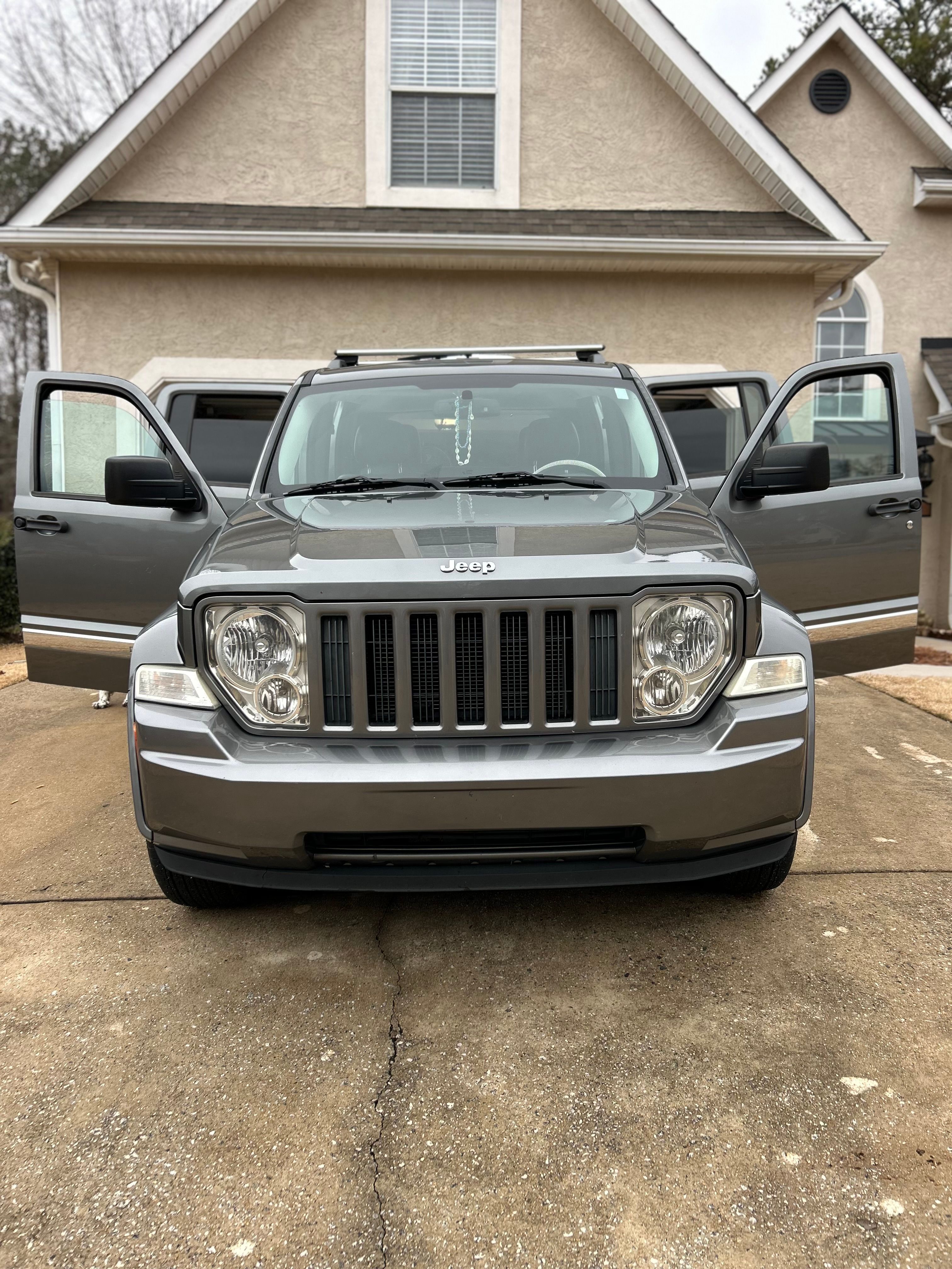 Used 2012 Jeep Liberty Sport AWD/4WD image 4