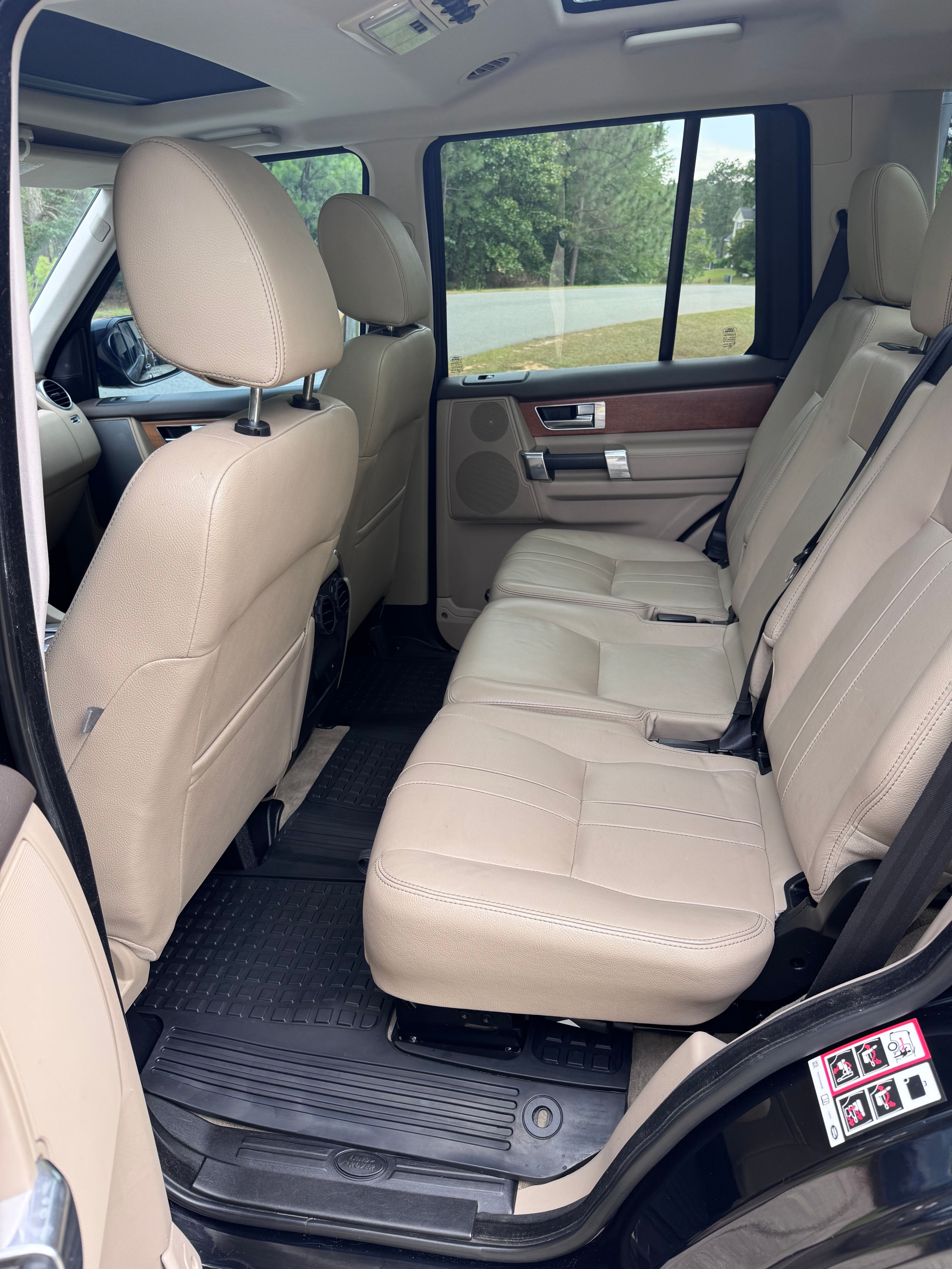 Used 2015 Land Rover LR4 HSE AWD/4WD image 16