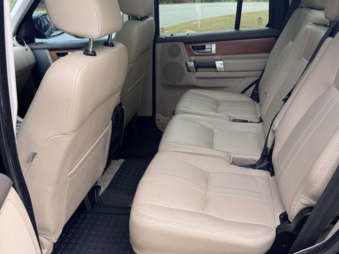 Used 2015 Land Rover LR4 HSE AWD/4WD image 16