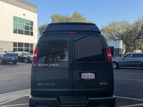 Used 2021 GMC Savana 2500 w/ Enhanced Convenience Package image 4