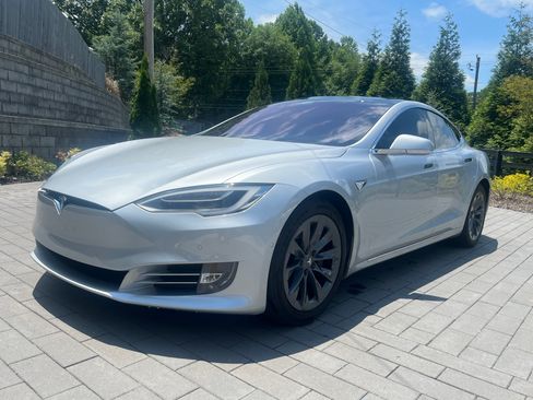 Used 2017 Tesla Model S 90D AWD/4WD image 2
