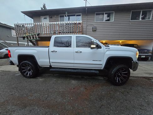 Used 2018 GMC Sierra 2500 SLT image 2