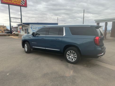 Used 2025 GMC Yukon XL Denali image 10