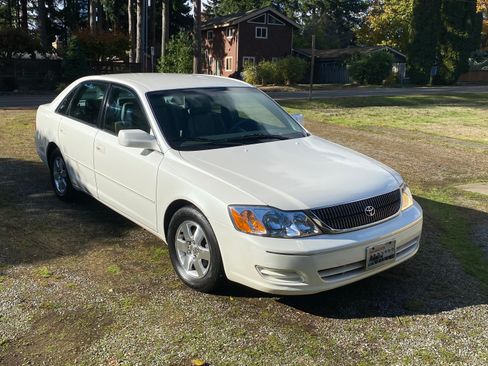Used 2000 Toyota Avalon XL image 1