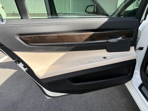 Used 2010 BMW 750Li xDrive AWD/4WD image 17