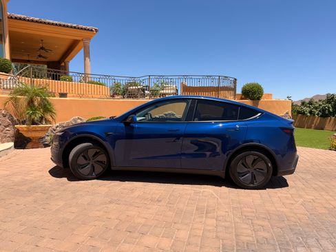 Used 2026 Tesla Model Y Long Range RWD image 5