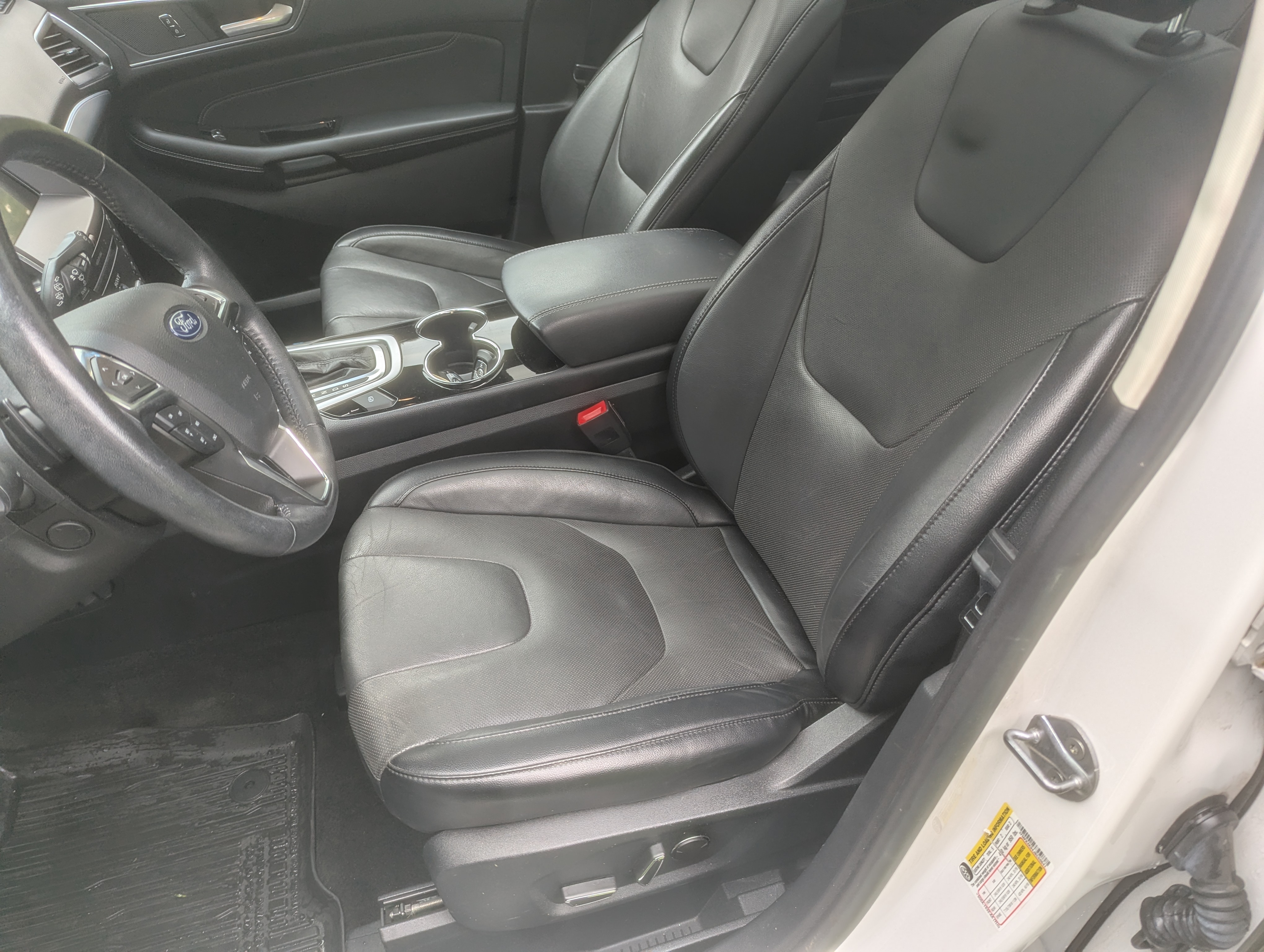 Used 2018 Ford Edge Titanium w/ Equipment Group 301A AWD/4WD image 10