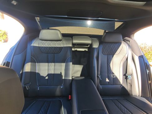 Used 2017 BMW 750i RWD image 26