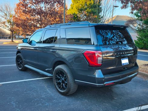 Used 2022 Ford Expedition XLT image 10
